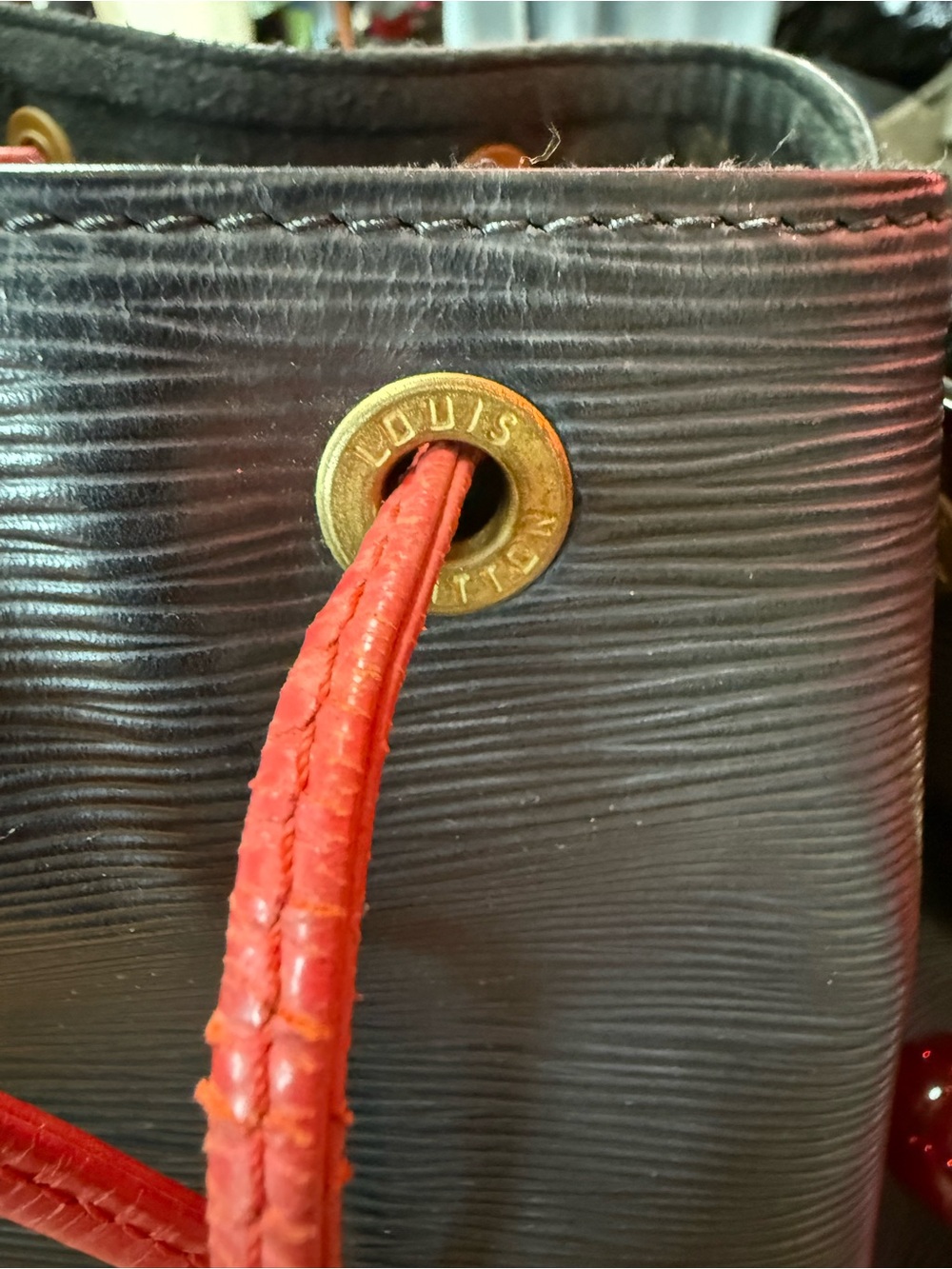 Authentic Louis Vuitton bucket-style shoulder bag Epi leather with red trim. - Picture 15 of 16
